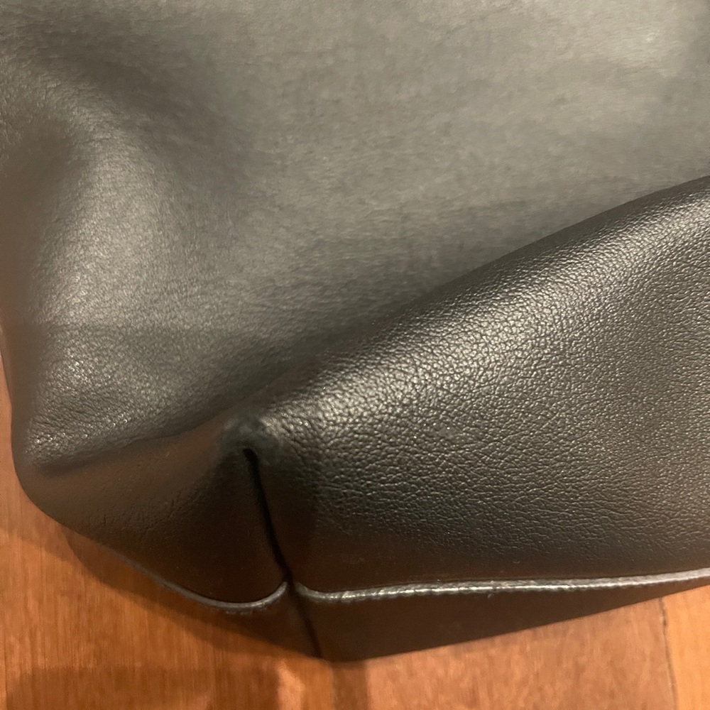 Saint Laurent Black Leather Bag with Gold YSL Charm - Picture 8 of 8